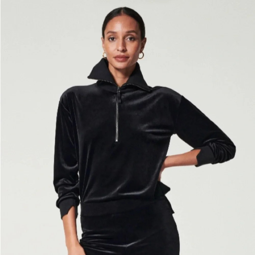 Spanx Velvet Half-Zip Sweatshirt‎ Black Size Medium Stretch Easy